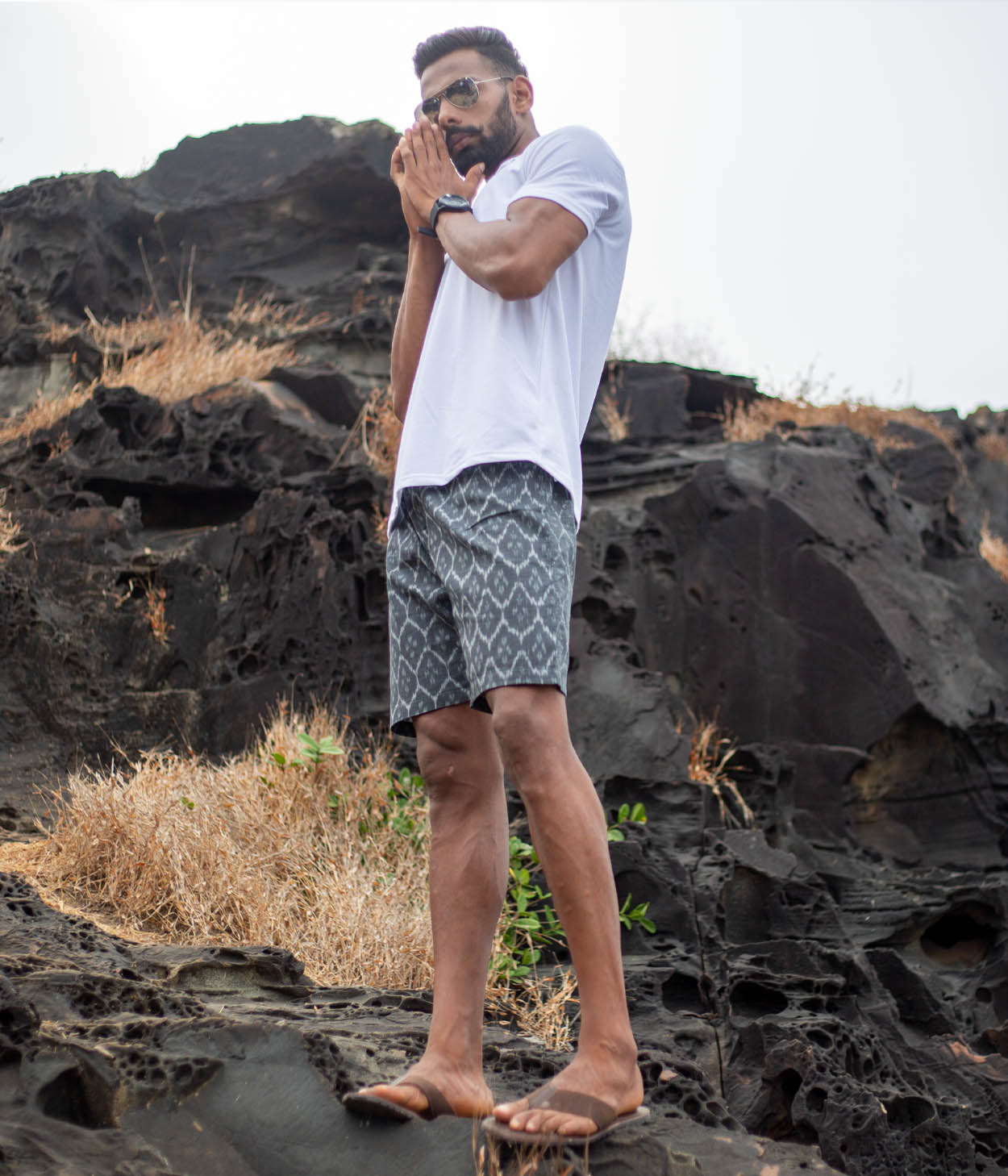 Grey Honeycomb Patterned Ikat Mens Shorts Secondary image